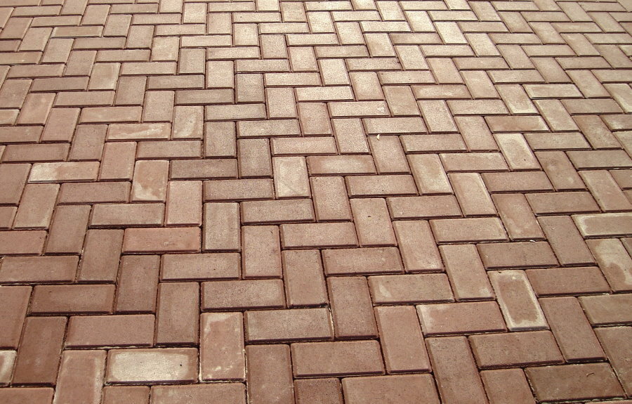 Foto de losas de pavimento en forma de ladrillo.
