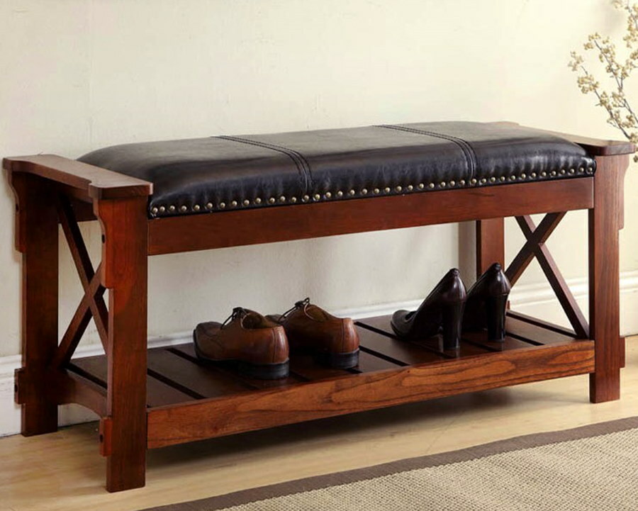 Dřevěná lavice s poličkou na boty