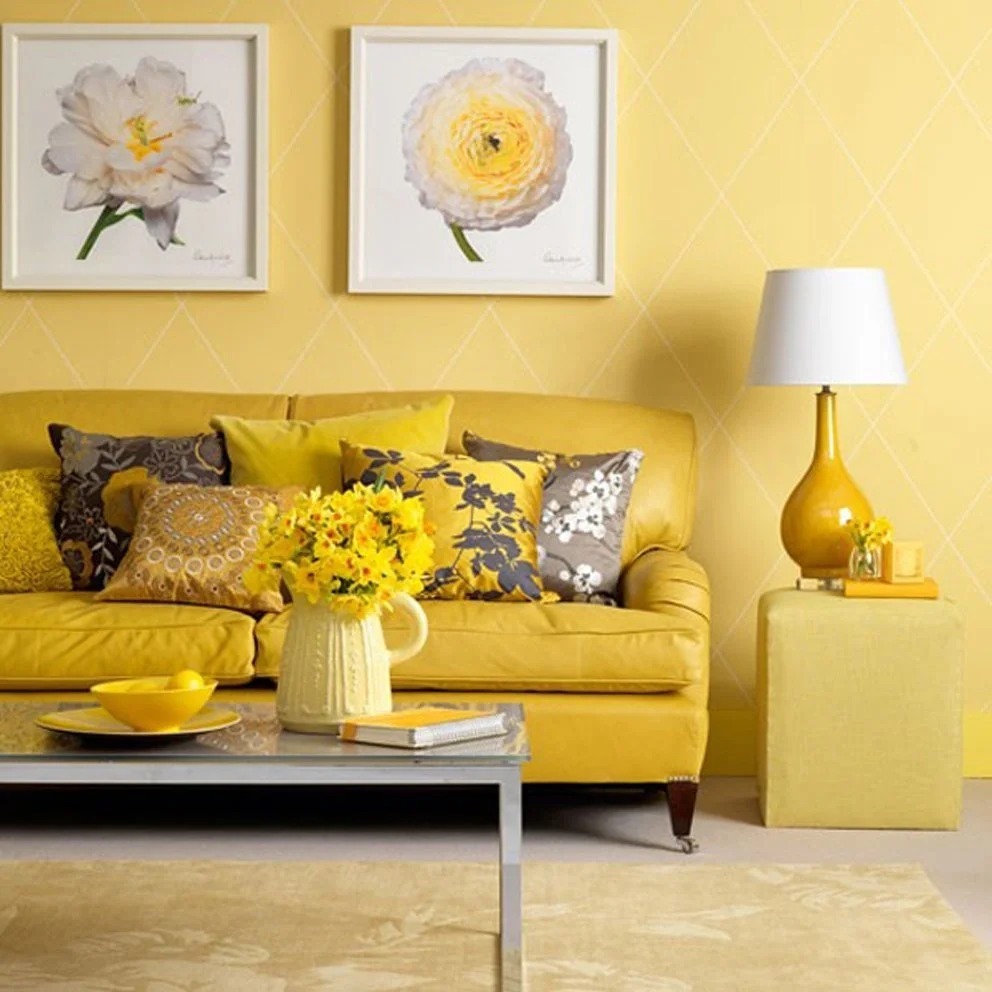 žuti zidovi u dnevnoj sobi