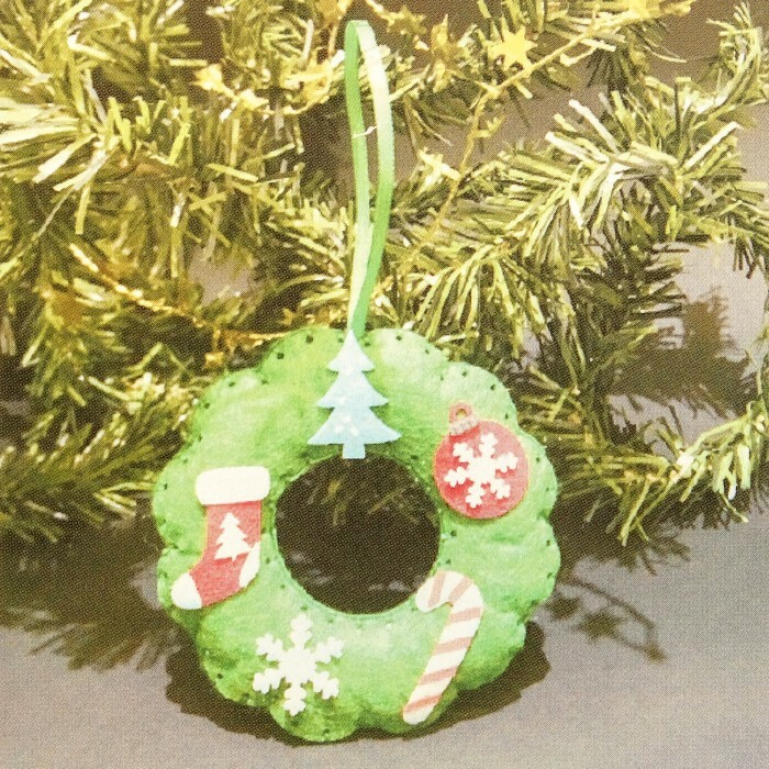 " Çelenk" keçesinden yapılmış asılı bir Noel ağacı süslemesi oluşturmak için set