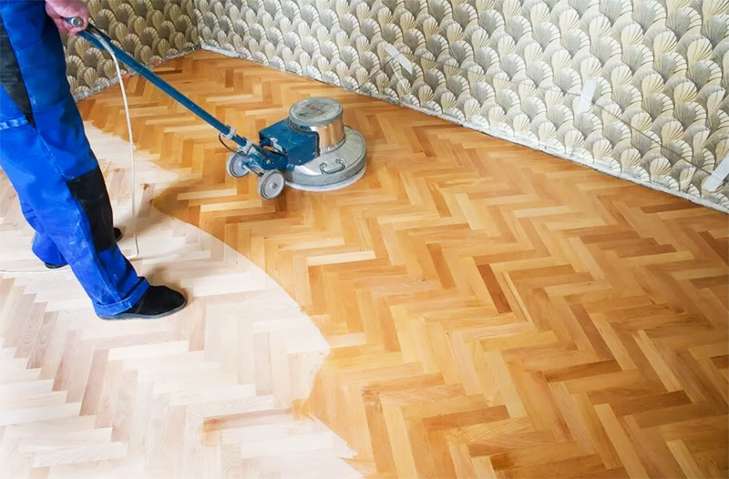 Kui määrate eemaldatava kihi paksuse õigesti, saate peaaegu uue põranda - selle saab katta peitsi ja lakiga