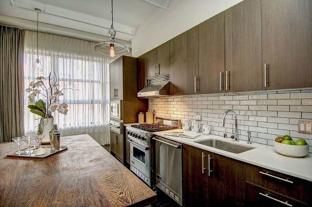 Cucina lineare nell'appartamento Breznev