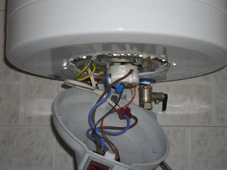 It is necessary to remove the inside from the heater smoothly, without jerking.