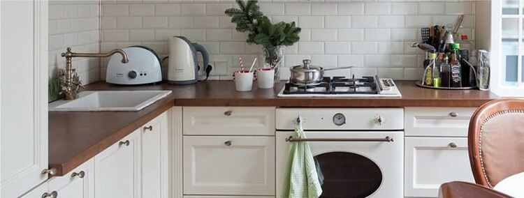 A gas oven is a must-have item for equipping a kitchen space