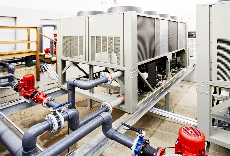 Samotný chladič je jako klimatizace sestávající z vnitřní a venkovní jednotky.