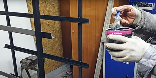 Do-it-yourself options for making shelves in the garage: simple and straightforward