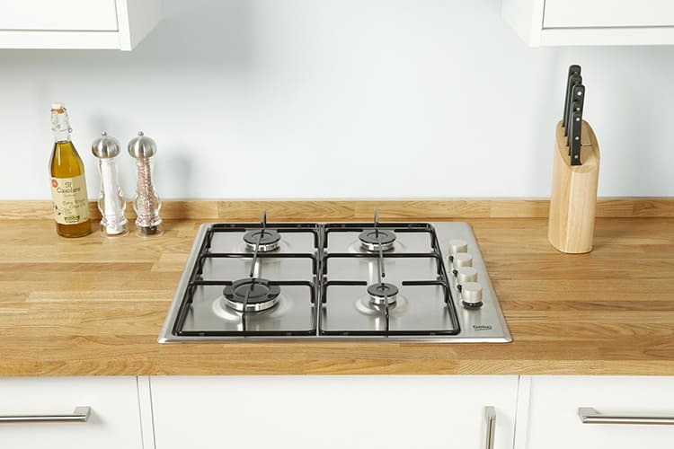 If there are children in the house, the lateral position of the handles will make the use of the stove safe.