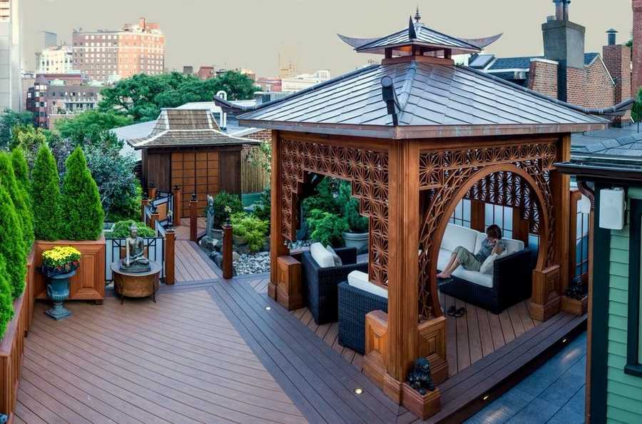 Vackert lusthus i trä i japansk stil