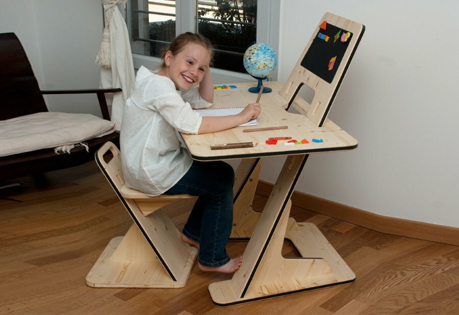 High-quality plywood drawing and sculpting table