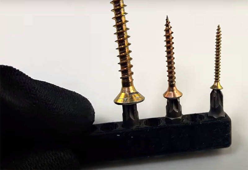 So the first step to success is the right bit for the size and shape of the self-tapping screw. It is best to have a set of bits, which usually comes with a screwdriver or cordless screwdriver.