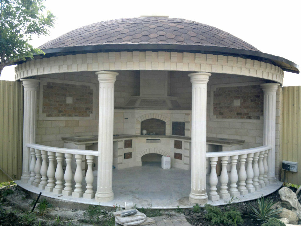 Gazebo rond en marbre avec poêle cheminée