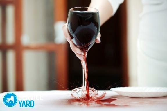 Ako odstrániť škvrnu z červeného vína na bielom?