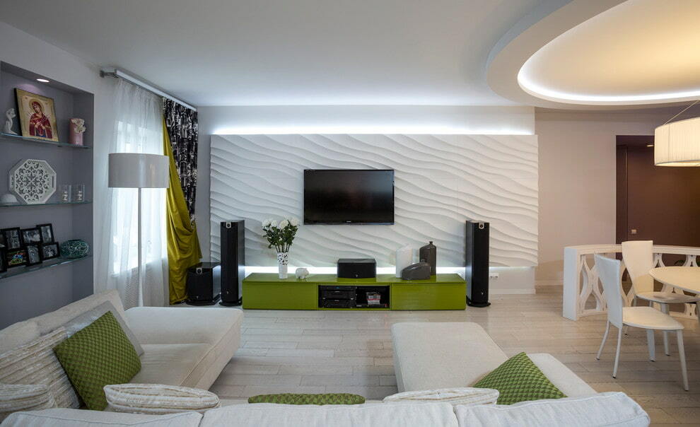 Dekor so sadrovými panelmi televízneho priestoru v obývacej izbe