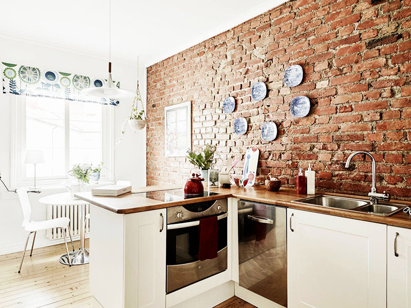 Sıradan bir daireyi benzersiz kılmak: mutfakta duvar dekoru