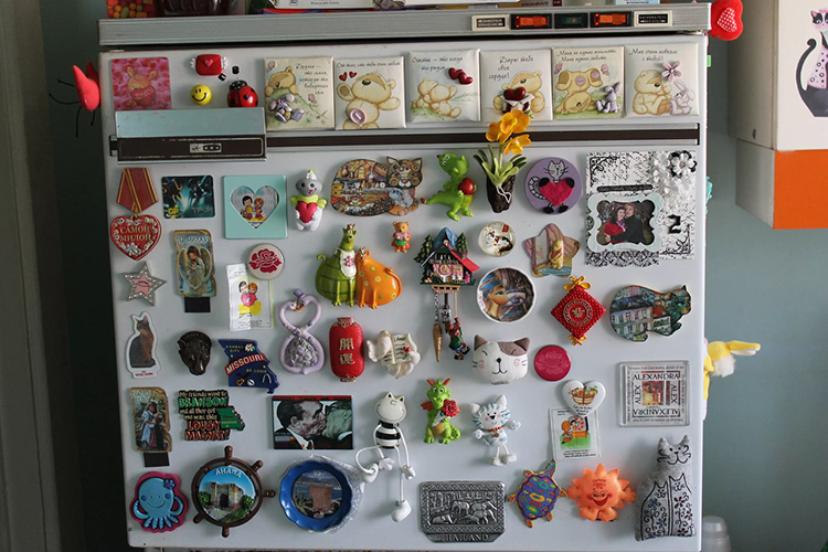 I magneti per il frigorifero sono l'incubo di un designer