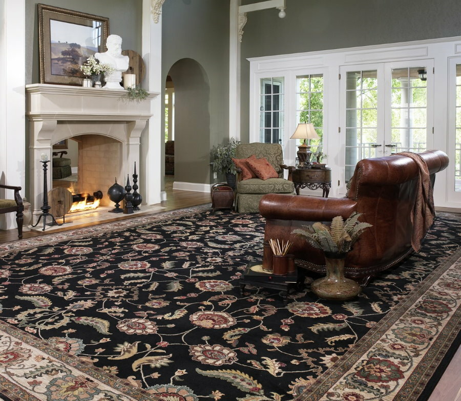 Large carpet in front of the fireplace in the hall