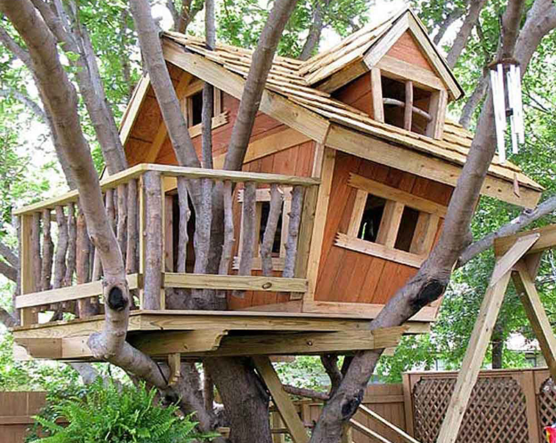 Jak zbudować domek na drzewie własnymi rękami: szybko, sprawnie i bezpiecznie