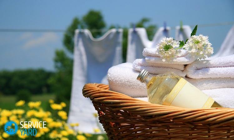 Hvordan hvite håndklær hjemme uten å koke?