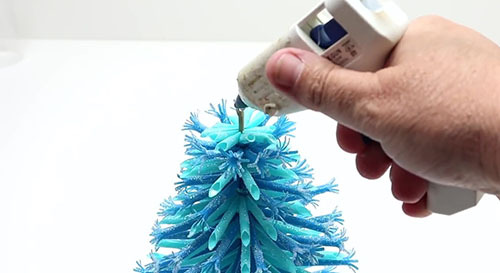 DIY Weihnachtsbaum aus Altmaterial