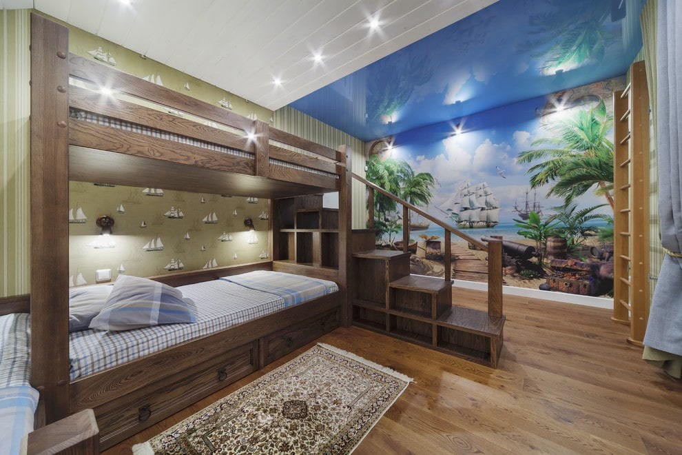 cama de madera en dos niveles en la sala de adolescentes