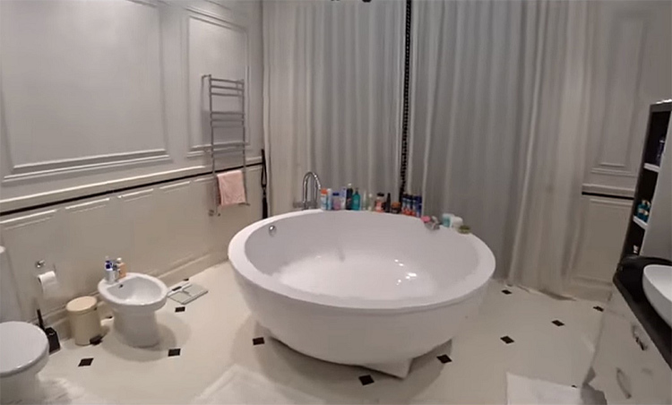 Taking a bath, you can relax, looking at the picturesque nature through the panoramic window
