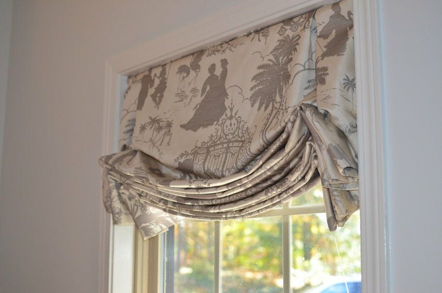 Foto de una cortina londinense con hermosos pliegues