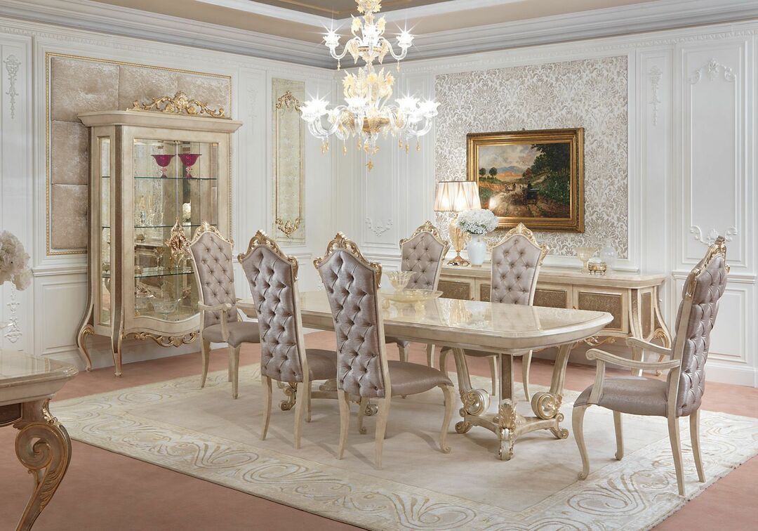 table et chaises de salon baroques