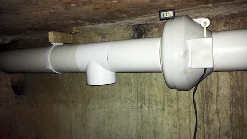 Ventilação com ventilador no duto e sensor de umidade