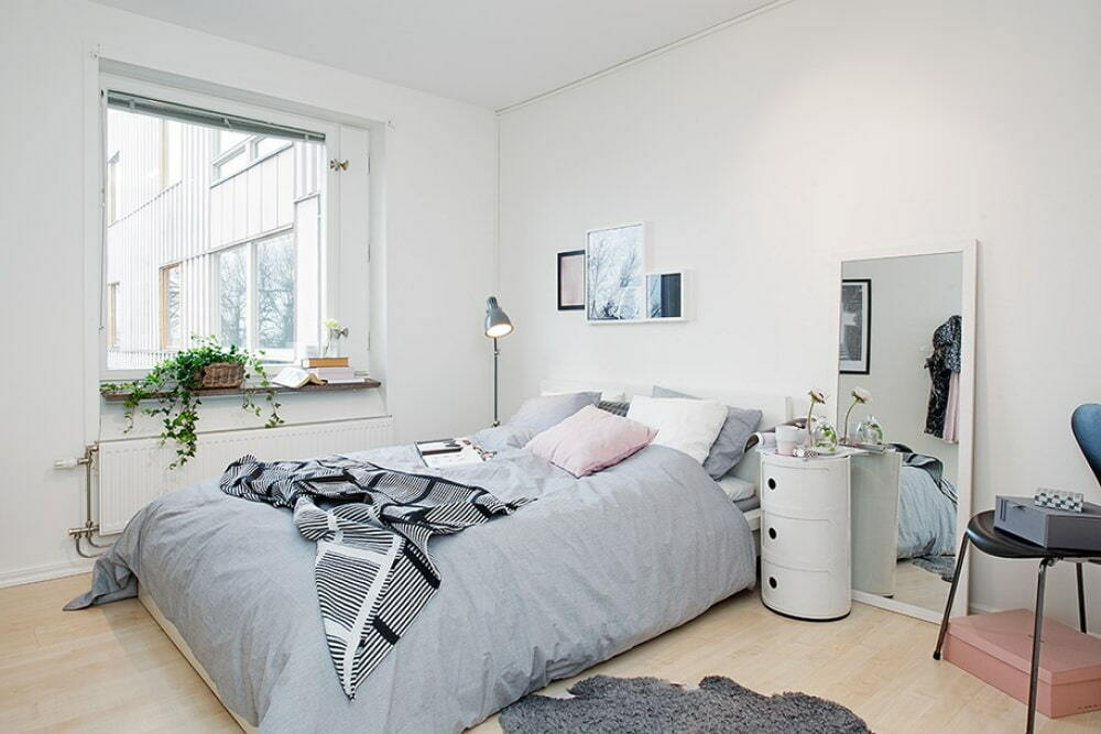 Hermoso dormitorio en estilo escandinavo.