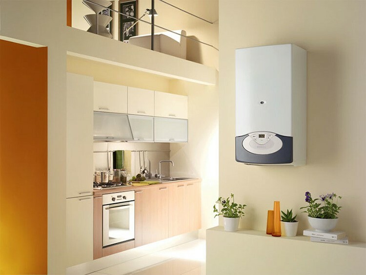 En anden vigtig fordel ved gasvandvarmeren er evnen til harmonisk at passe den ikke kun ind i badeværelset, men også i køkkenet