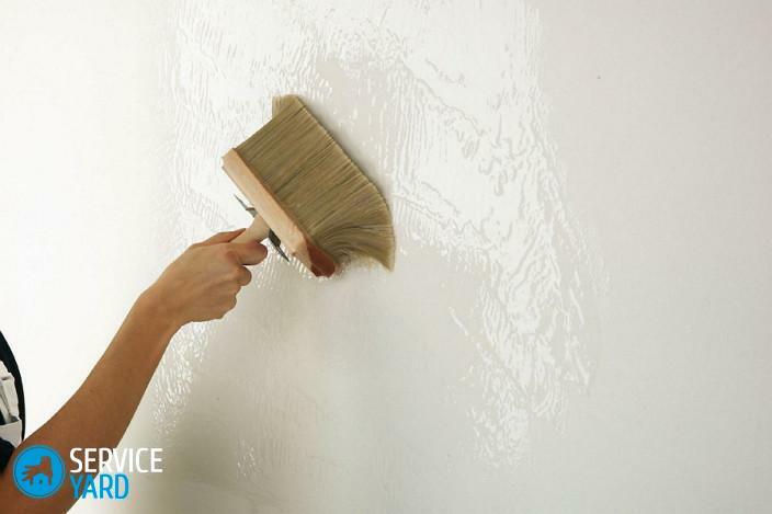 Whitewashing walls with lime