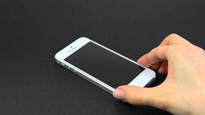 Wie neu: 6 Möglichkeiten, Kratzer von Ihrem Telefonbildschirm zu entfernen und mit einem Assistenten Geld zu sparen