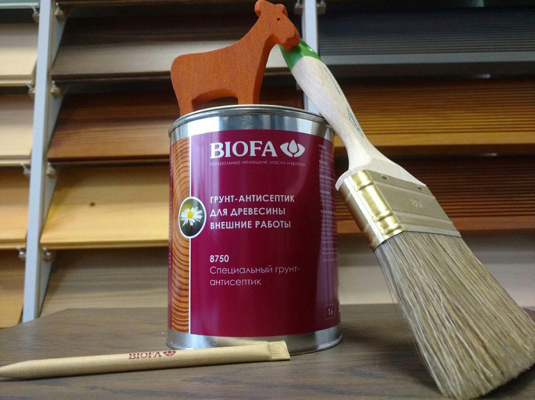 Un certain nombre de mélanges protecteurs peuvent également être utilisés comme apprêt pour la peinture - une telle symbiose est très pratique et économique