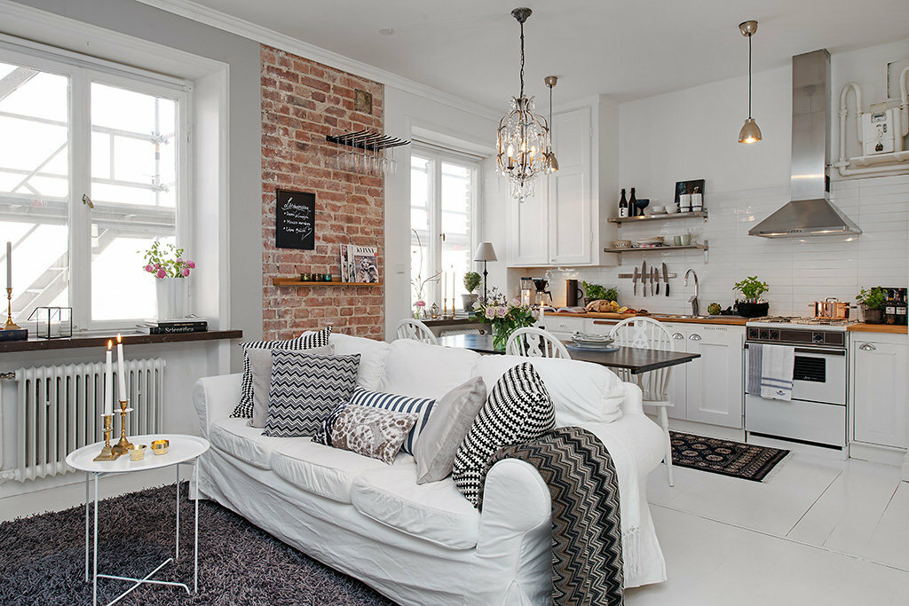 Kök-vardagsrum i skandinavisk stil