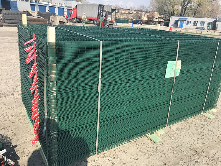 Choose a welded mesh with a polymer coating