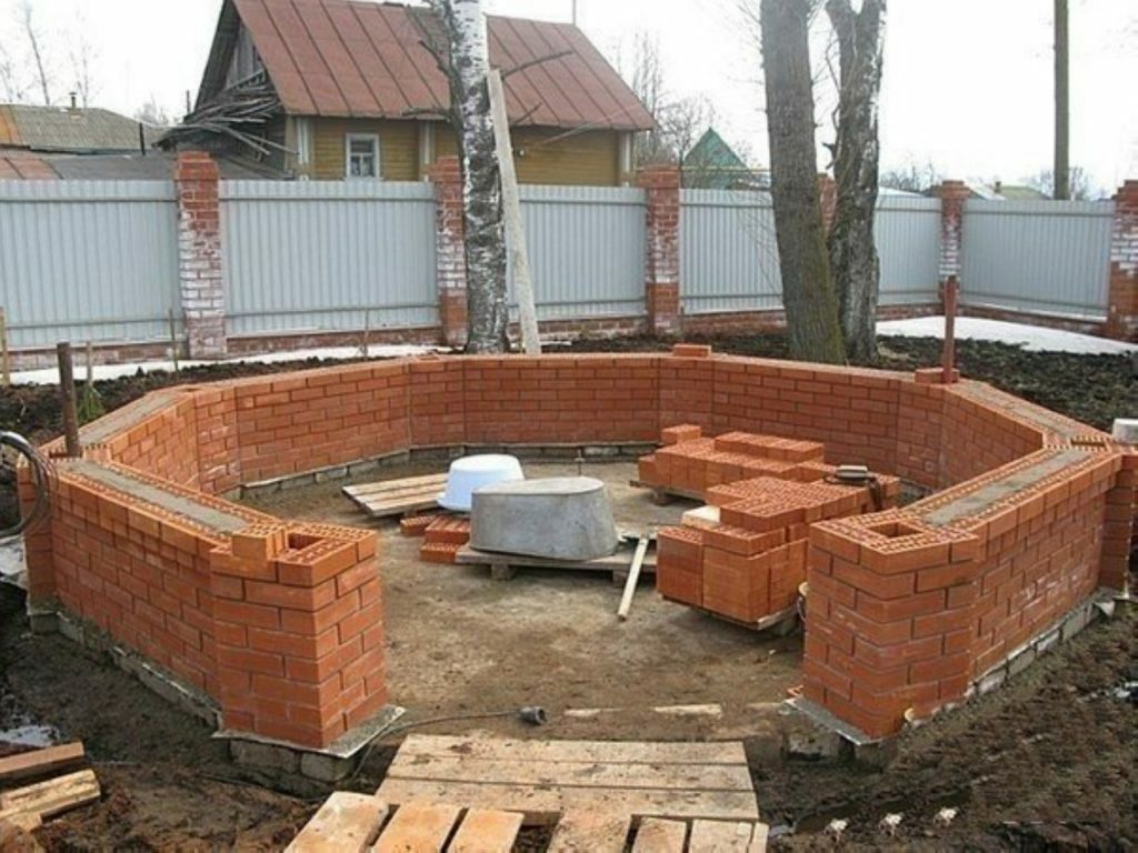Brick gazebo for a summer residence: photos of simple and beautiful projects of different designs