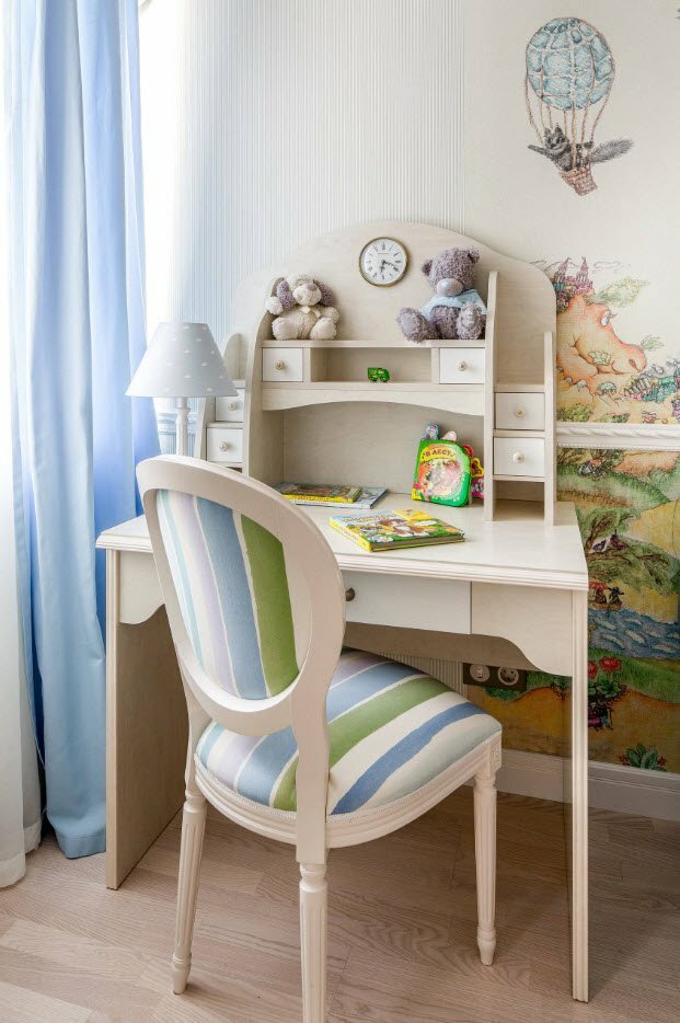 Table with an extension in the girl's room