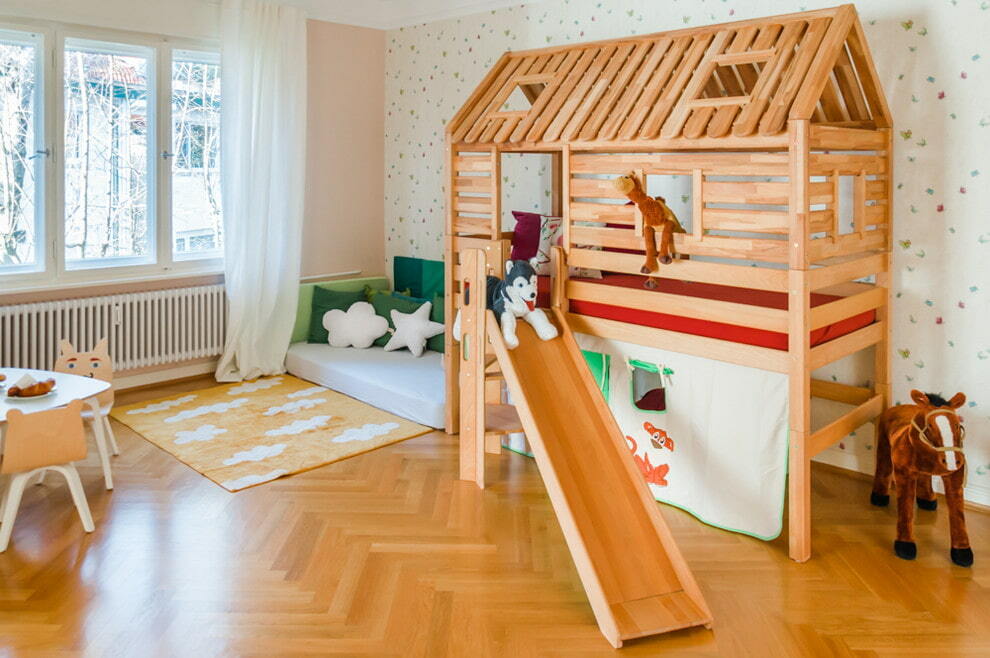 bed house with slide 