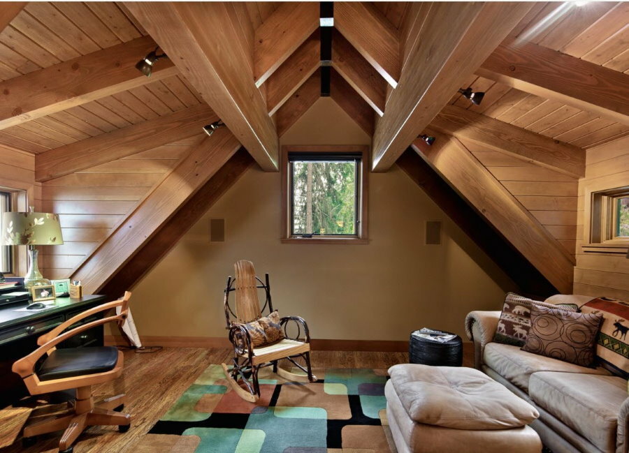 Wooden beams in a teenager's room