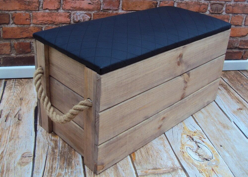 Wooden pouf with rope handles