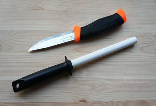 Wie schärft man ein Messer - einen Schleifstein, eine Mousse oder anders?