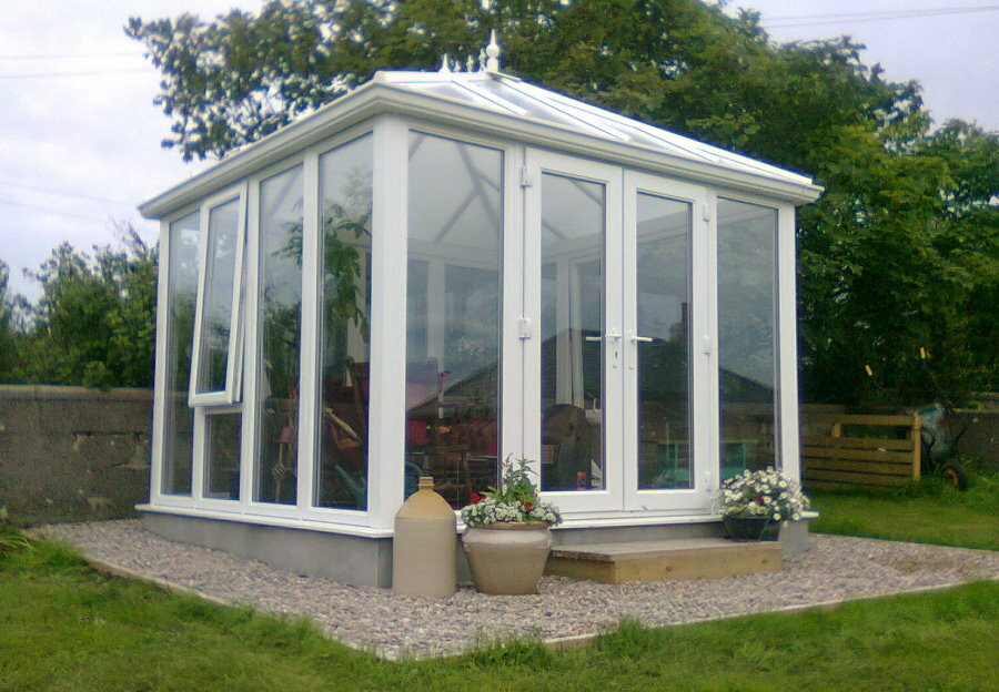 Quadratischer Pavillon aus PVC-Profil in ihrem Ferienhaus