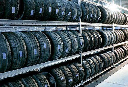 O armazenamento de pneus é a condição certa para os pneus de verão e inverno