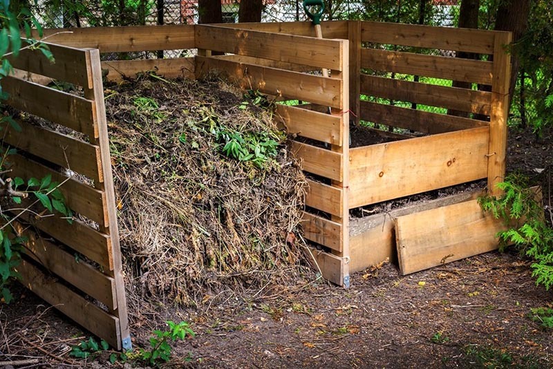 V dobrém kompostu a dokonce i s červy a biobakteriemi na rozklad získáte opravdu užitečné látky