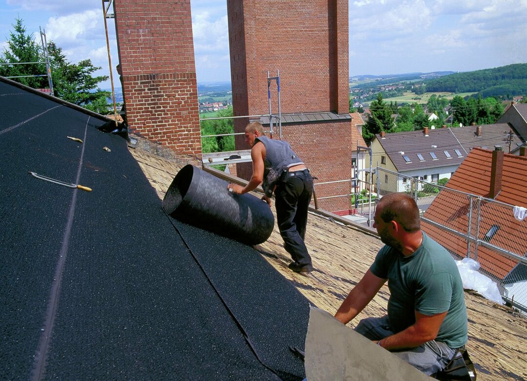 Roof waterproofing: roll and liquid materials