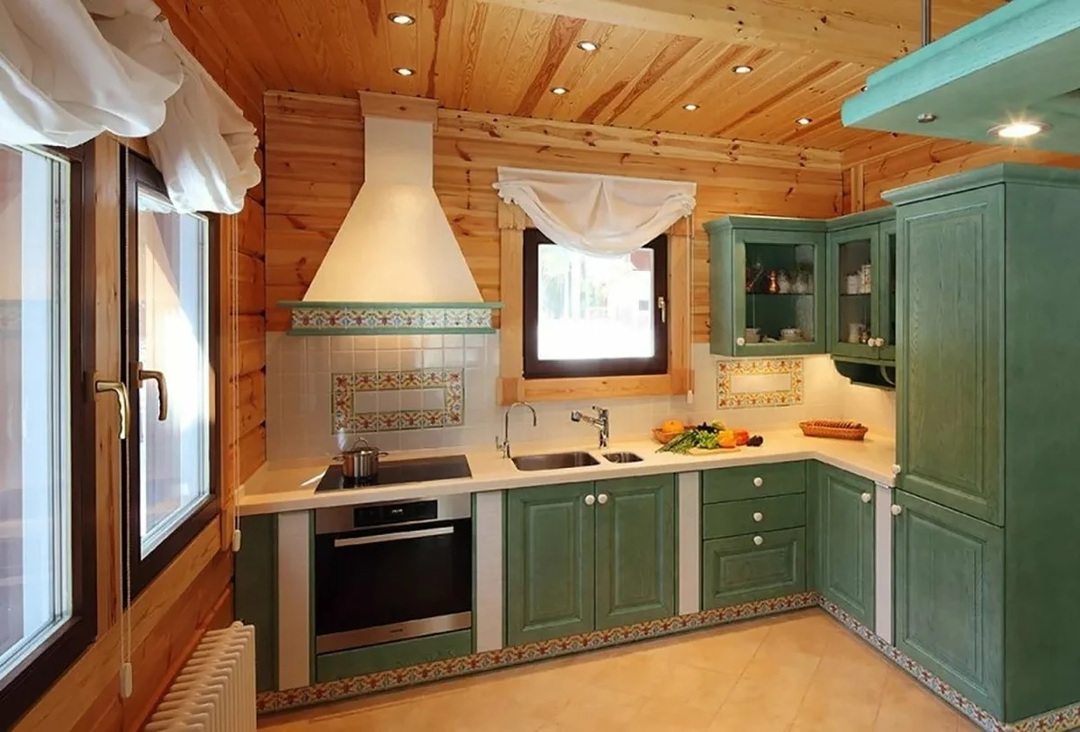 Küche in einem Holzhaus