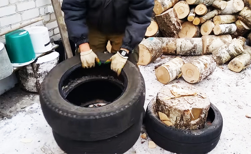Une paire de pneus est assemblée à l'aide de boulons ordinaires