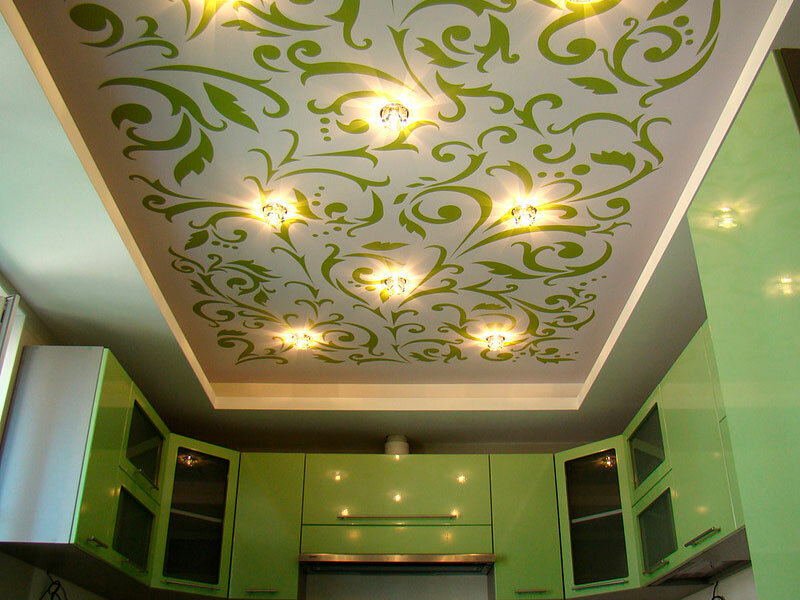 Izbor ornamenta na raztegljivem stropu za fasade