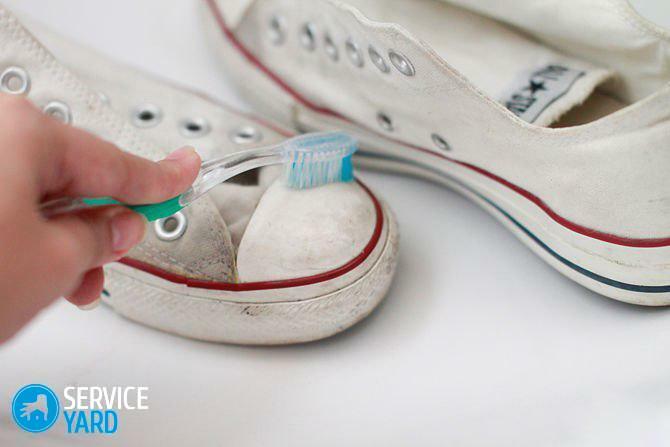 Hur man tvättar sneakers för hand?
