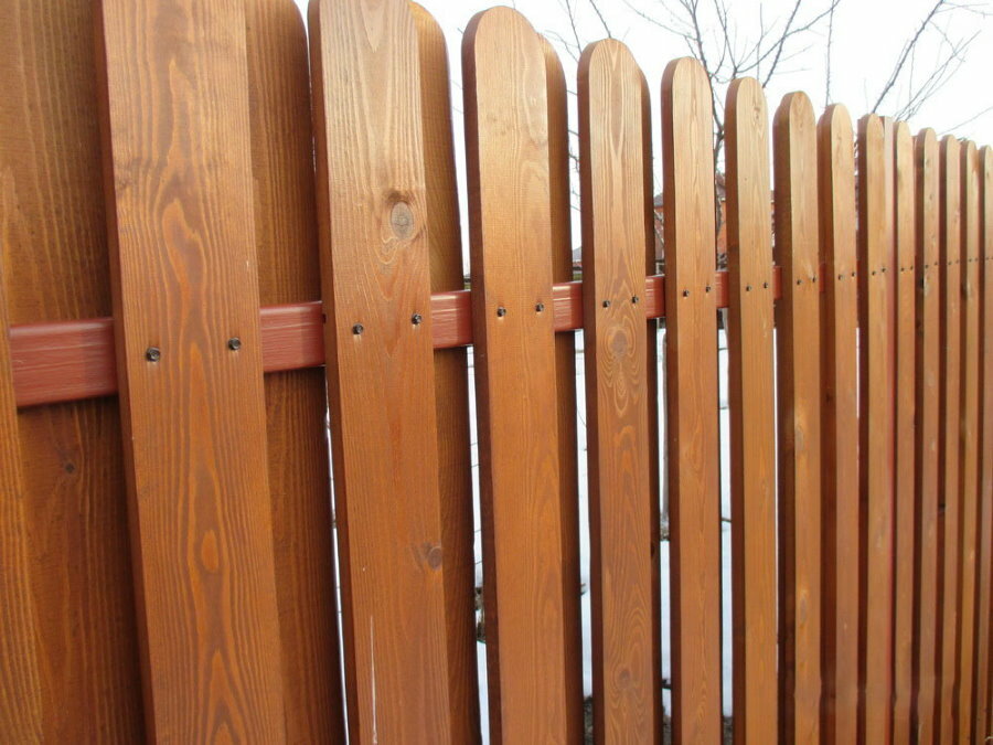 Fastening the picket fence with self-tapping screws on the profile pipe of the fence